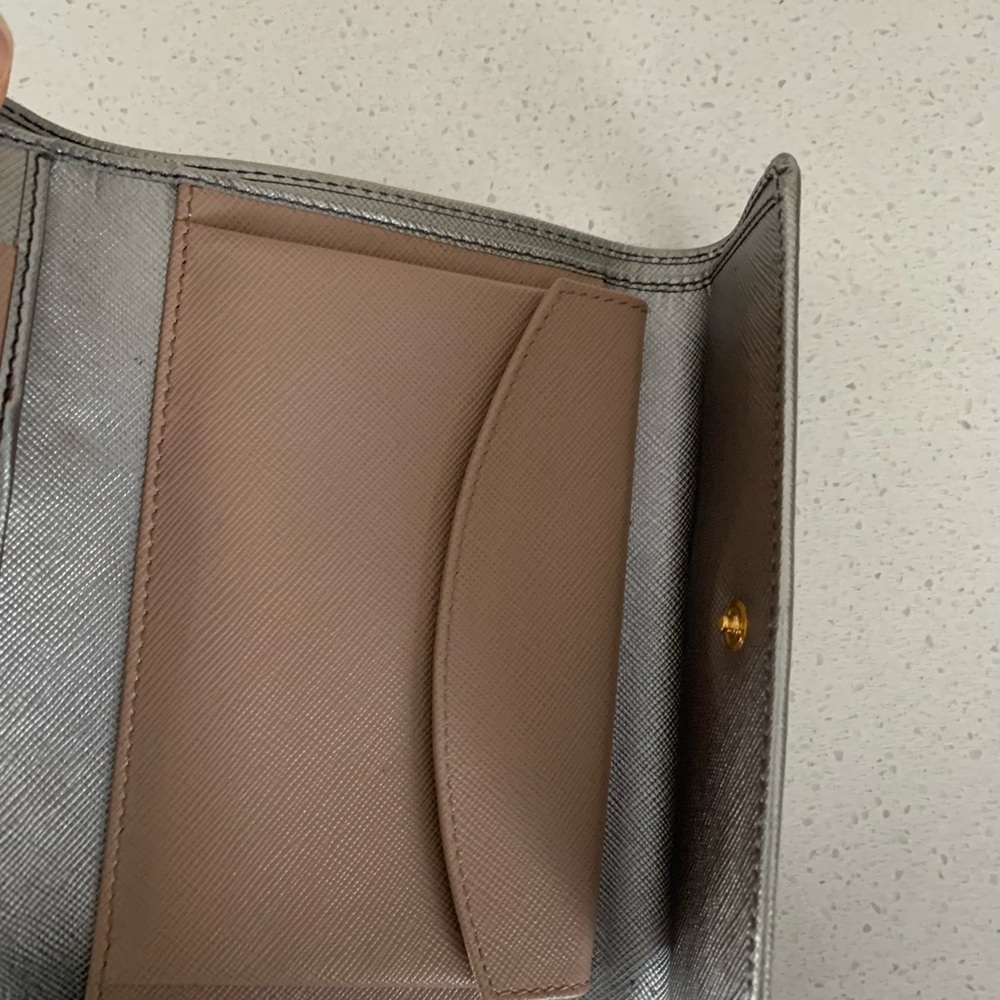 Brand New authentic Prada saffiano leather wallet/ - Picture 4 of 8